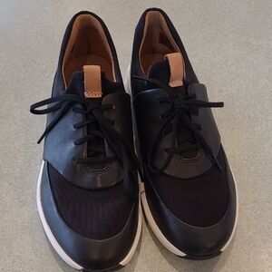 Clarks Unstructured Size 10 Leather And Fabric Sneakers Like New